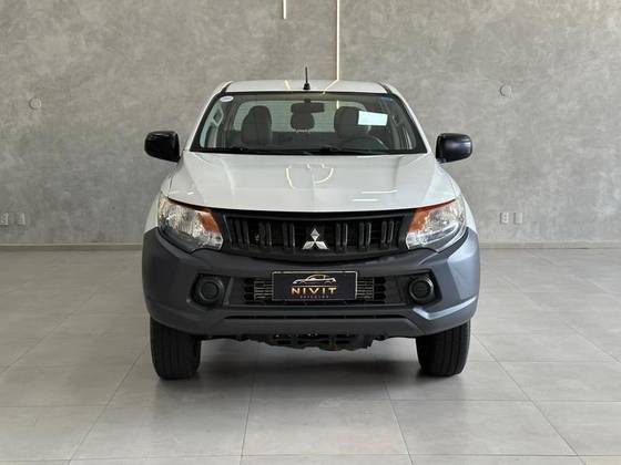 MITSUBISHI L200 TRITON 2.4 16V TURBO DIESEL GL CD 4X4 MANUAL MITSUBISHI L200 TRITON 2.4 16V TURBO DIESEL GL CD 4X4 MANUAL